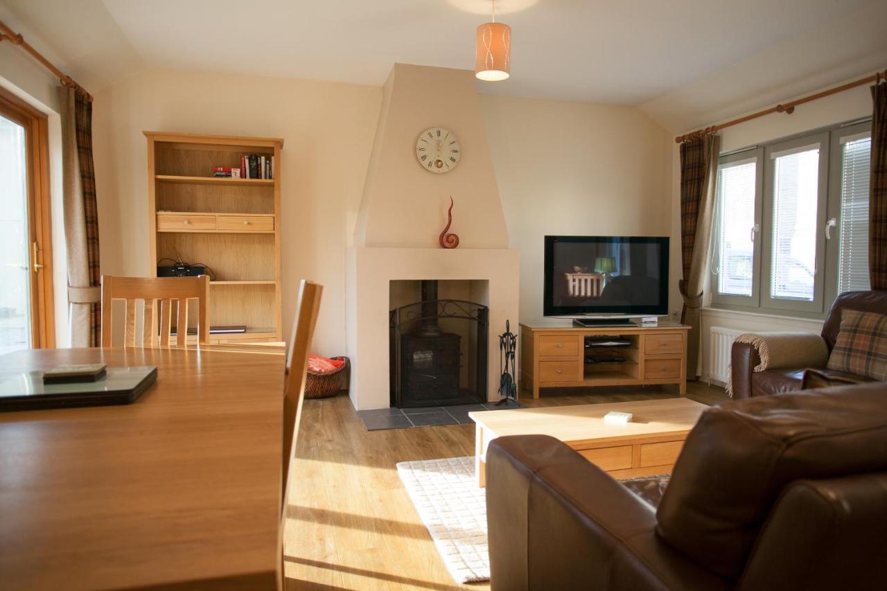 Loch Ness Abbey Cottages Fort Augustus Exterior photo